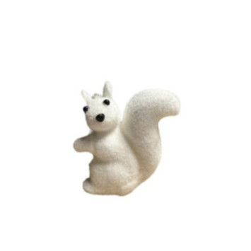 ECUREUIL DEBOUT A SUSPENDRE