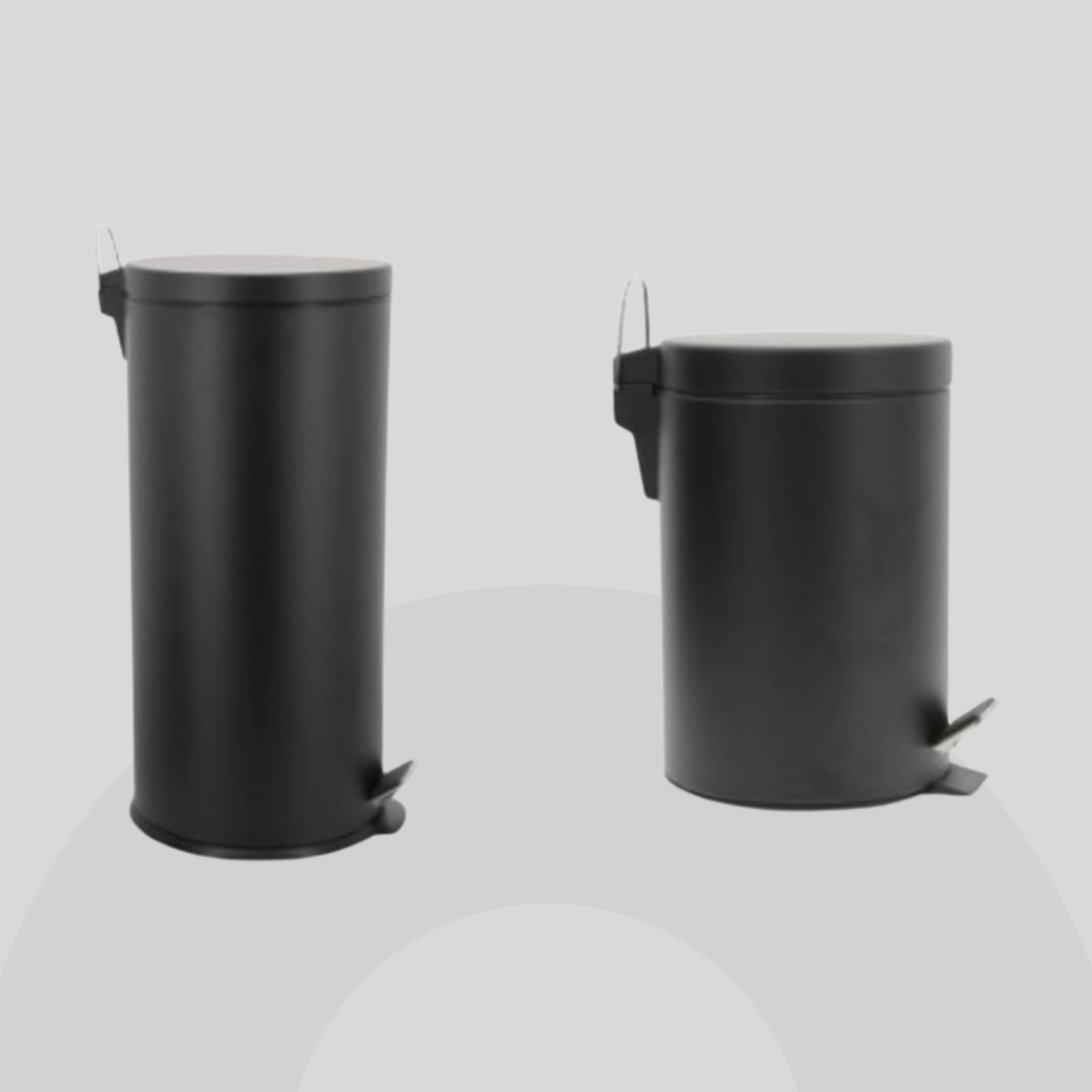 LOT DE 2 POUBELLES EN METAL